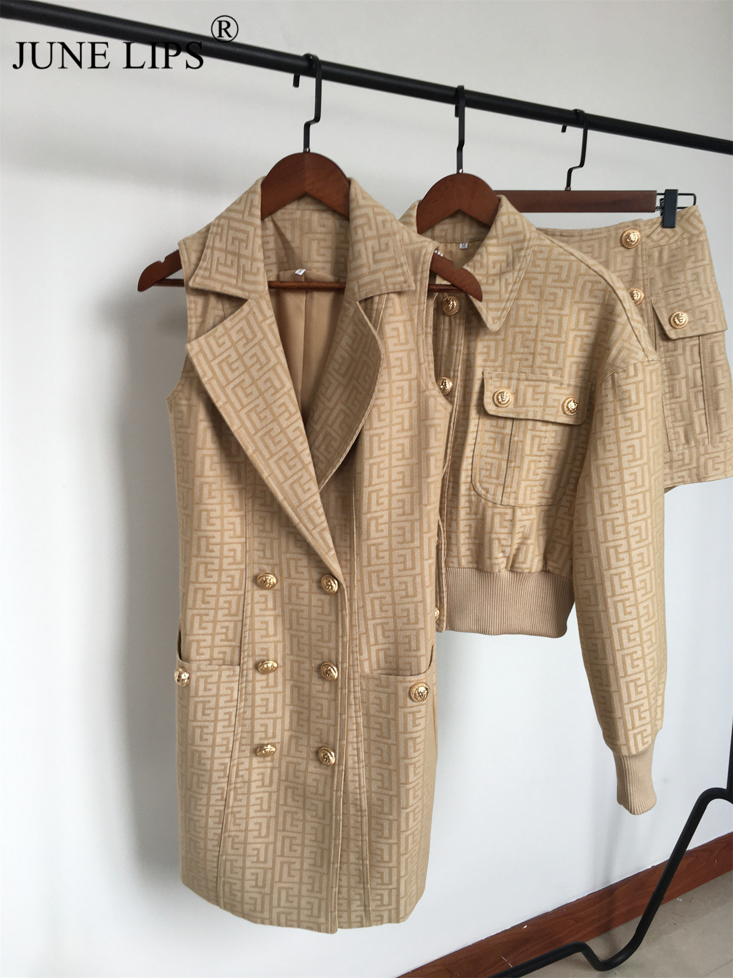 JUNE LIPS    High  Women's Sleeveless Shawl Collar Khaki Textured Long Jacket Wholesale